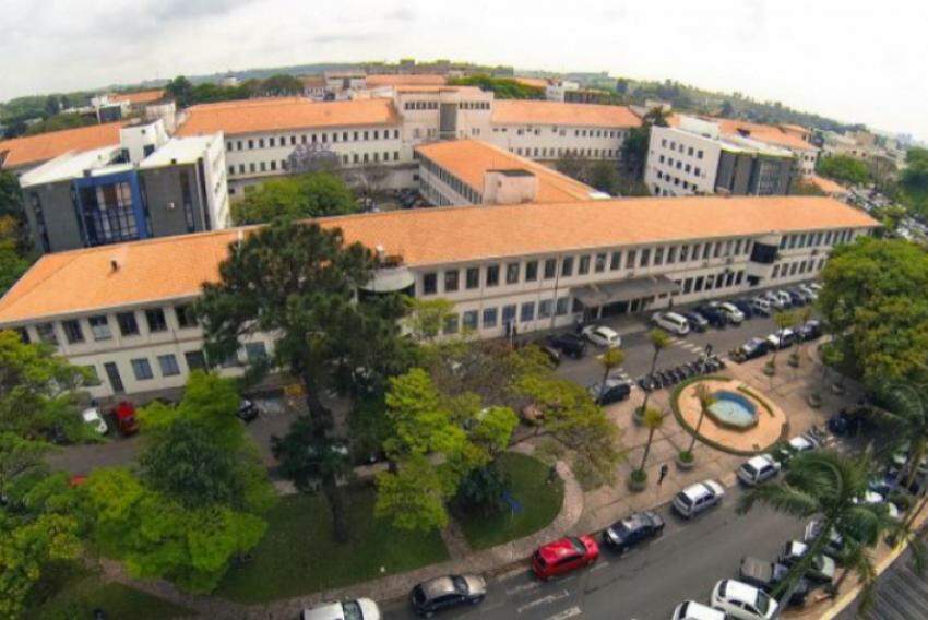 O funcionário foi encaminhado em estado grave ao Hospital das Clínicas da Faculdade de Medicina de Botucatu, onde morreu por volta das 11h10