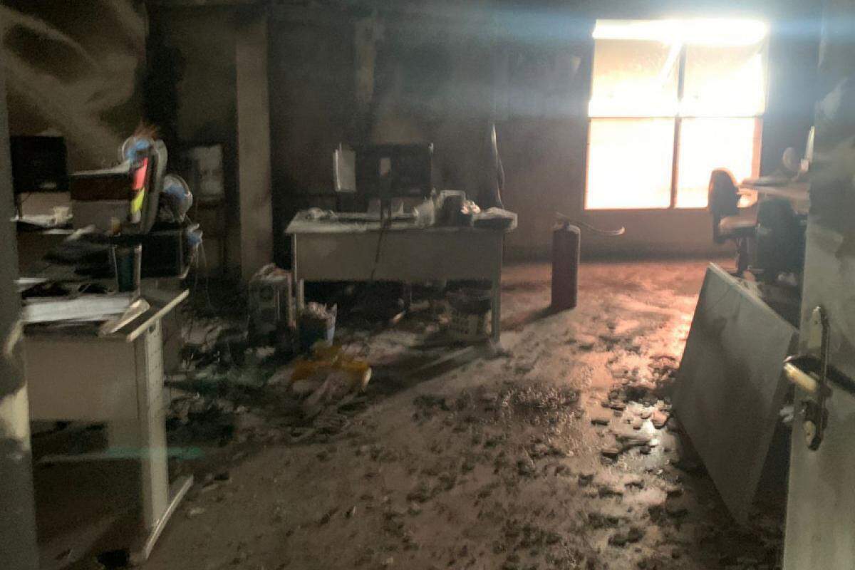 Explosão de ar-condicionado destruiu sala do imóvel