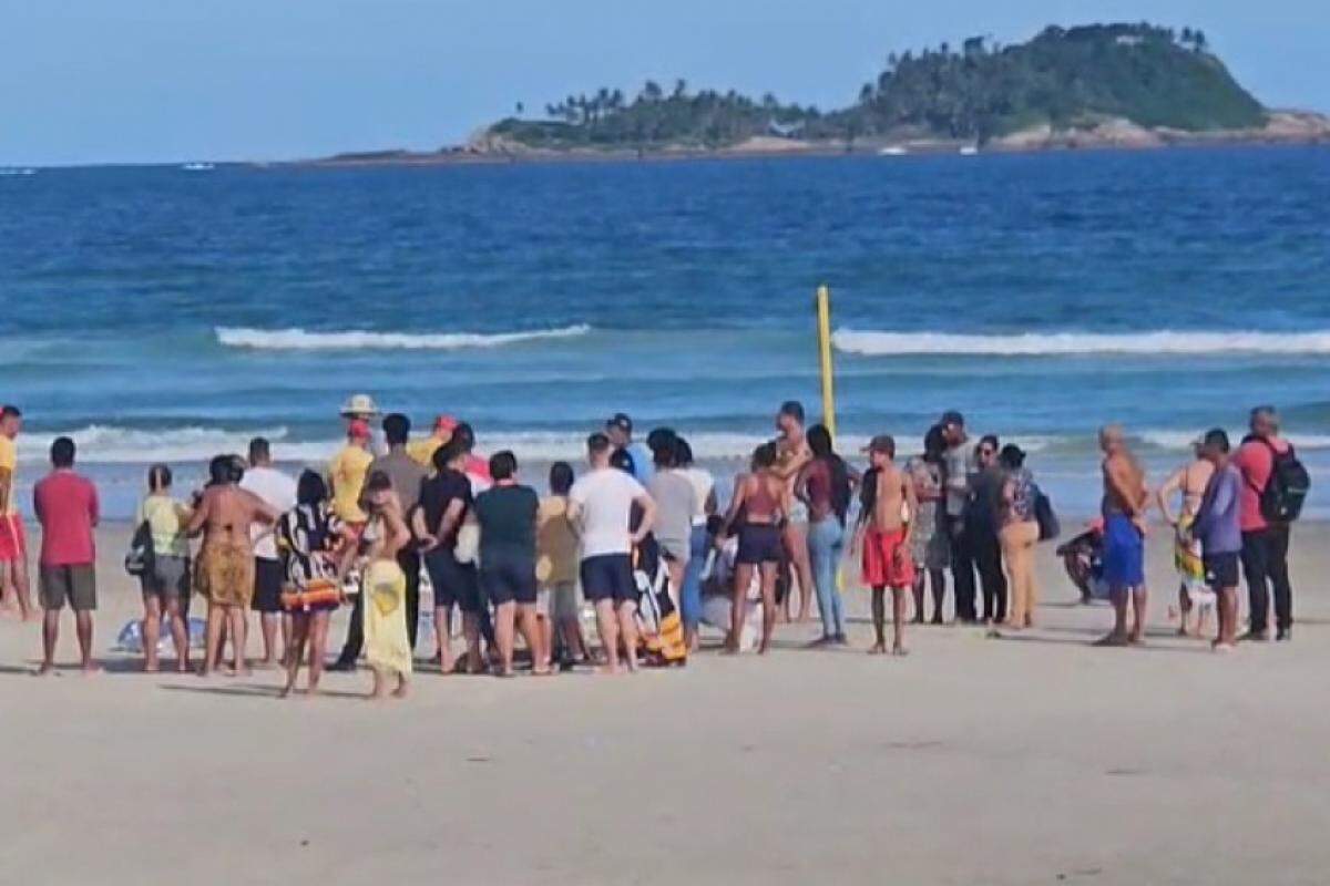 Os corpos foram achados na Praia da Enseada e reconhecidos pelos familiares no local