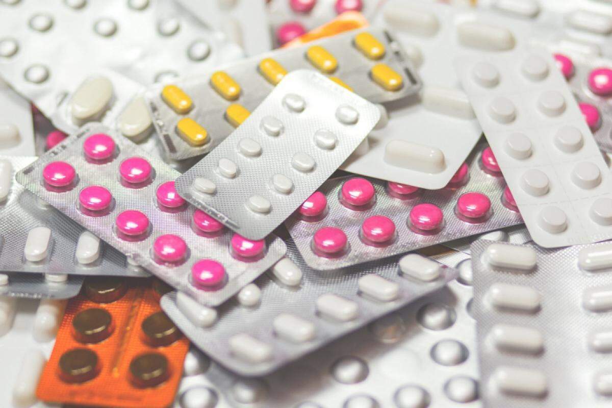Medicamentos usados devem ser jogados em coletores adequados, nas farmácias