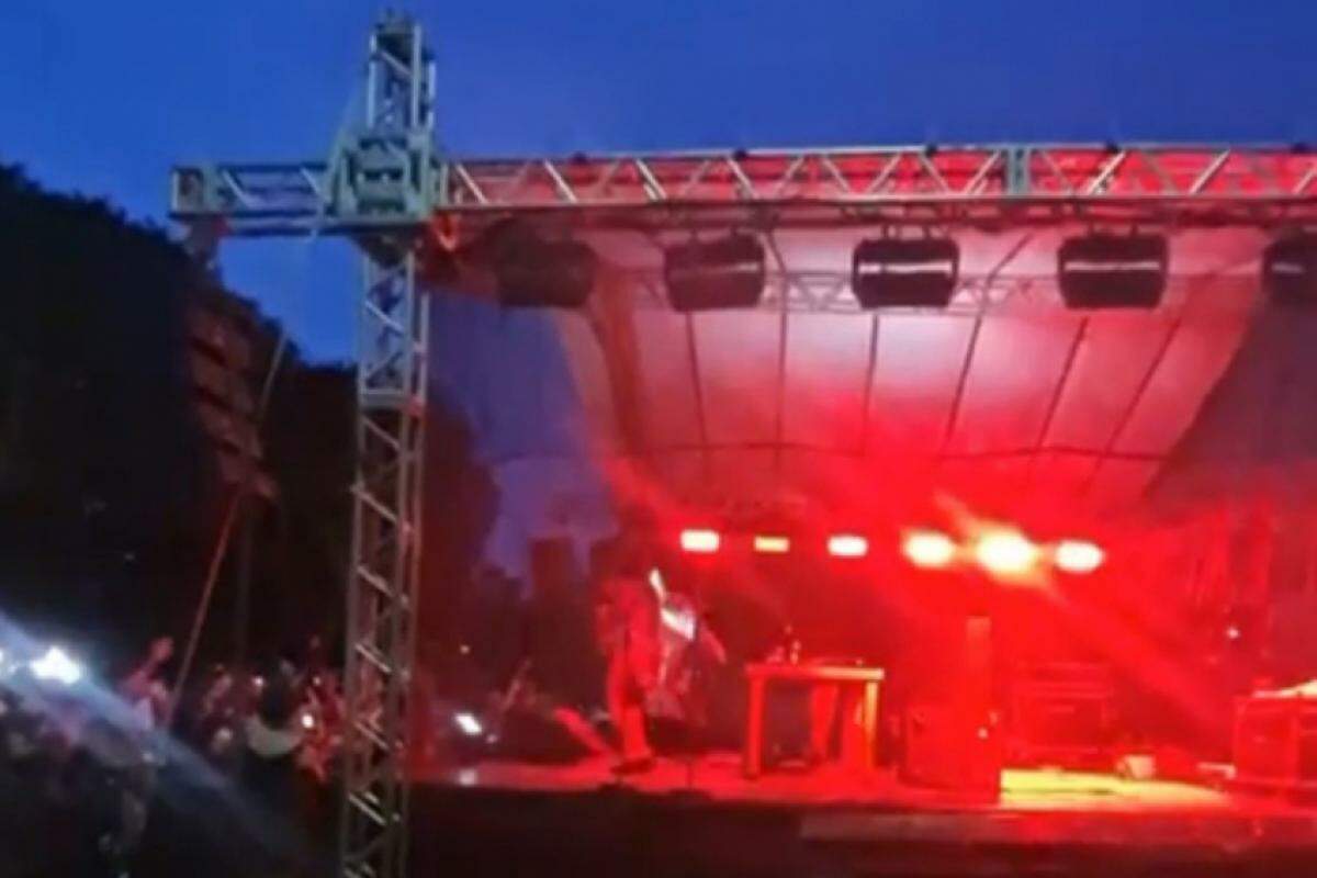A apresentação que causou indignação foi denominada “Festa da Bicuda”, realizada na Praça Durval Pattaro