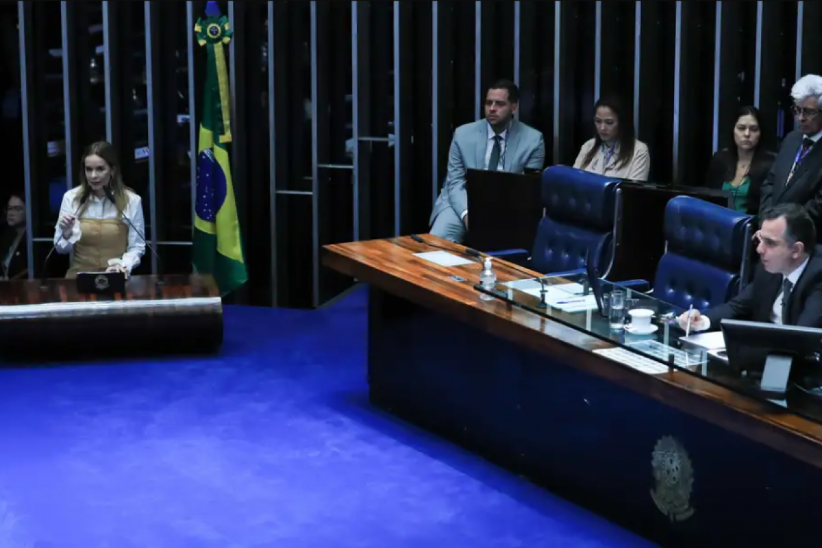 A senadora Daniella Ribeiro (PSD-PB) (à esquerda da imagem) foi a relatora da proposta