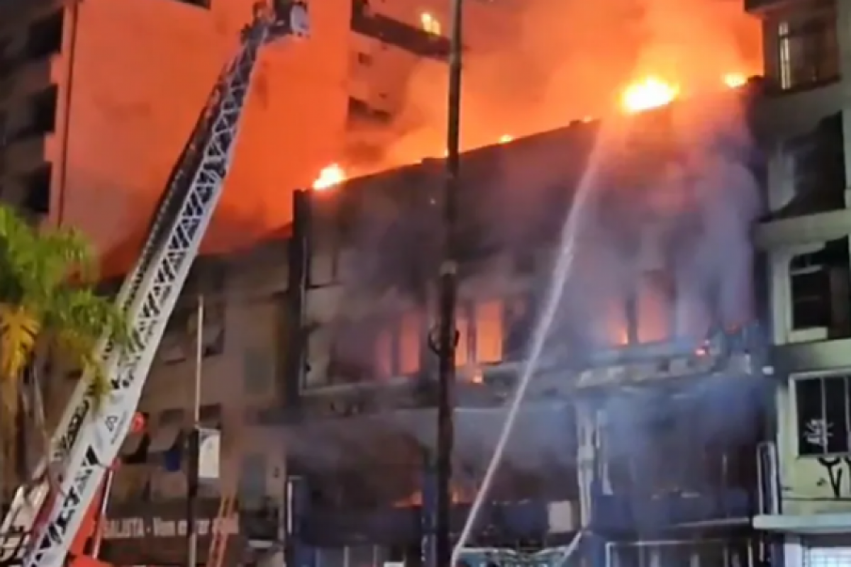 Incêndio em pousada deixa ao menos dez mortos em Porto Alegre; VÍDEO