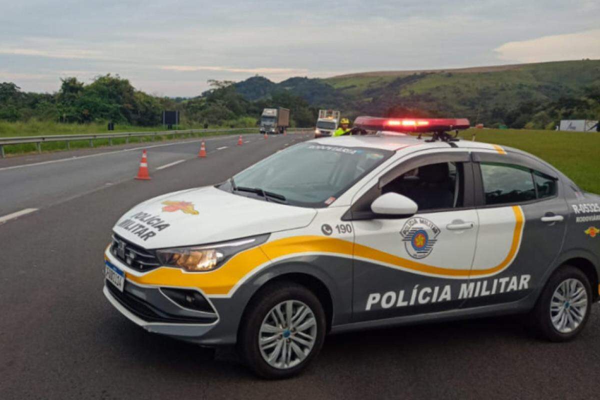 Veículo do Policiamento Rodoviário de Botucatu na Castello Branco