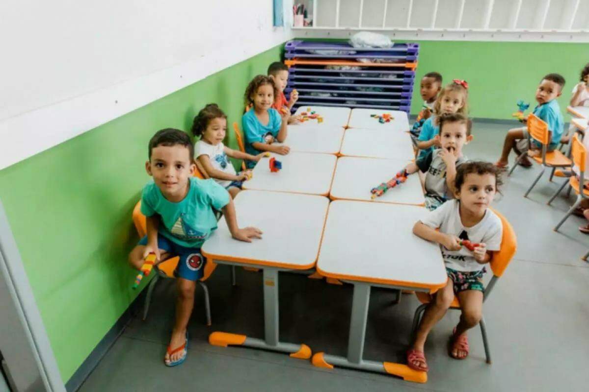 Crianças durante atividade em creche de Franca
