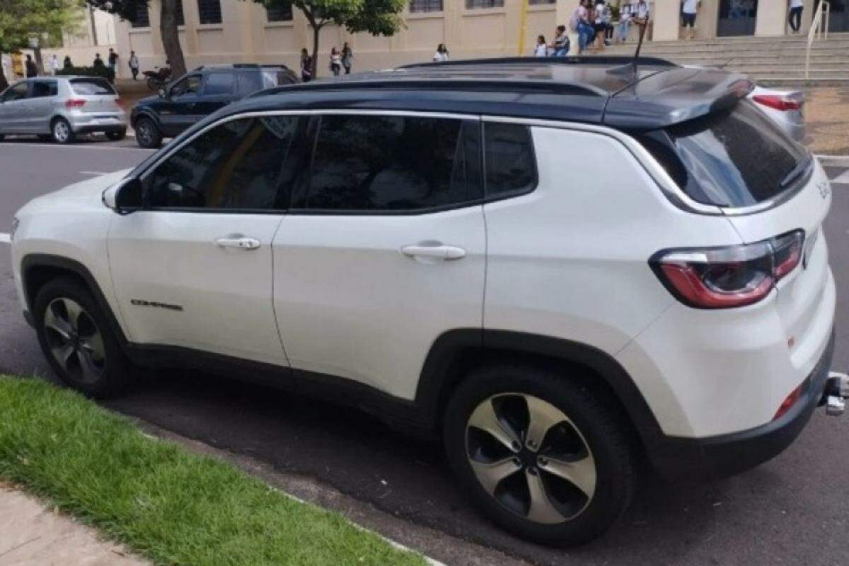 Um Jeep Compass furtado em São José do Rio Preto com sinais identificadores alterados foi recuperado