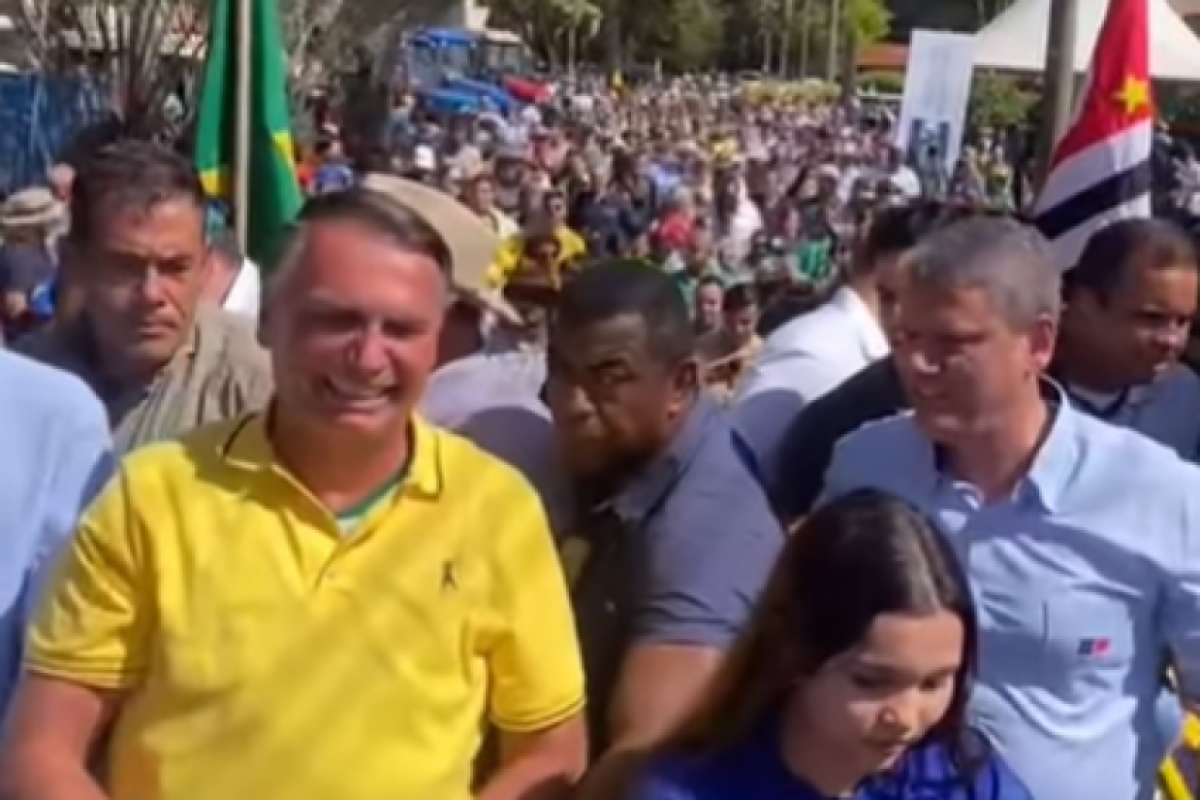 Bolsonaro esteve Agrishow ao lado de Tarcísio nesta segunda-feira
