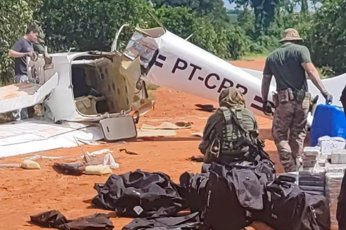 Imagens da aeronave interceptada pela FAB nas proximidades de Santa Cruz do Rio Pardo (SP) 