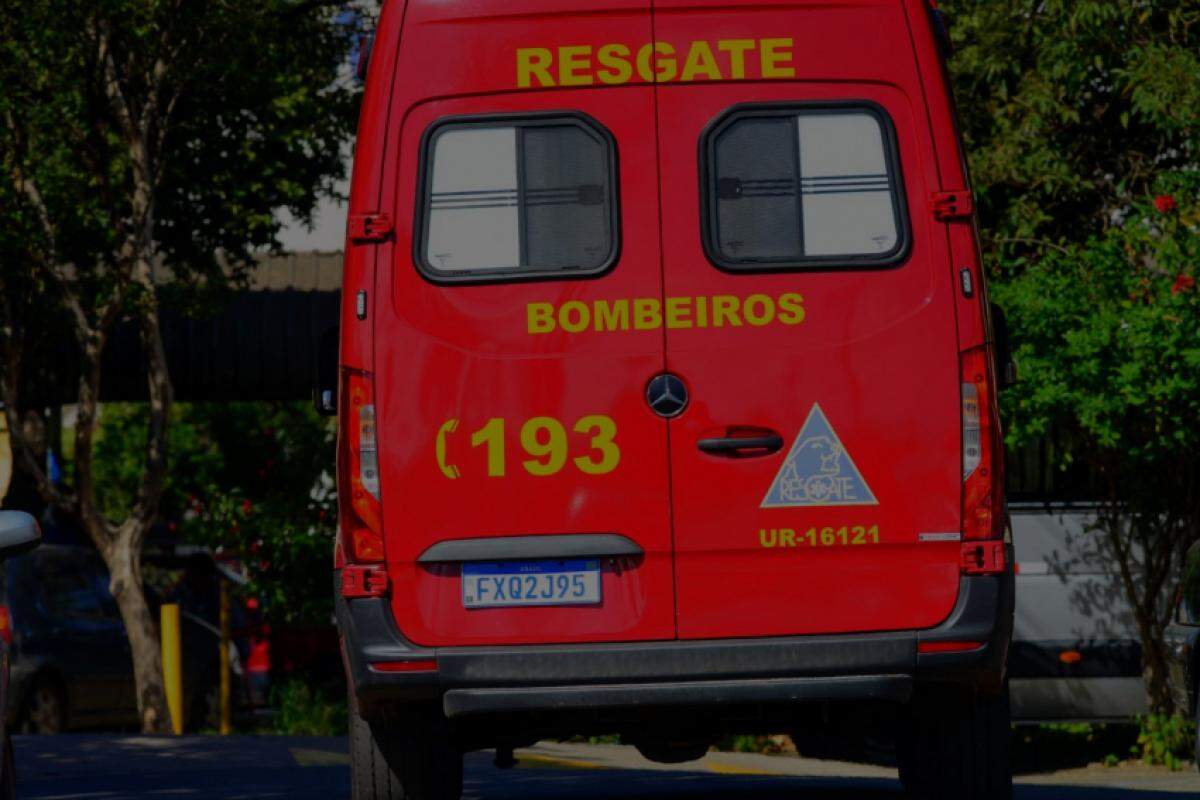O motociclista foi socorrido e encaminhado à UPA do Vila Cristina pelo Resgate do Corpo de Bombeiros