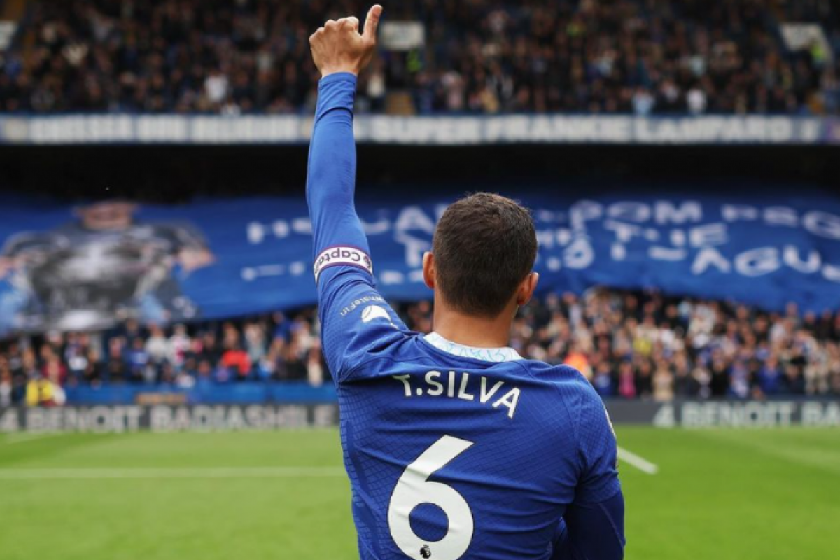  Thiago Silva se emocionou ao anunciar sua saída do Chelsea no final desta temporada, após quatro anos no clube da Premier League