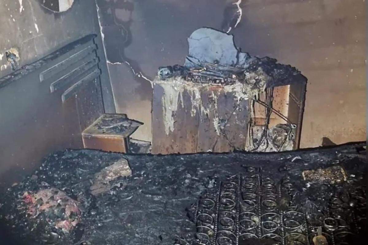 Incêndio destruiu casa de família em Artur Nogueira