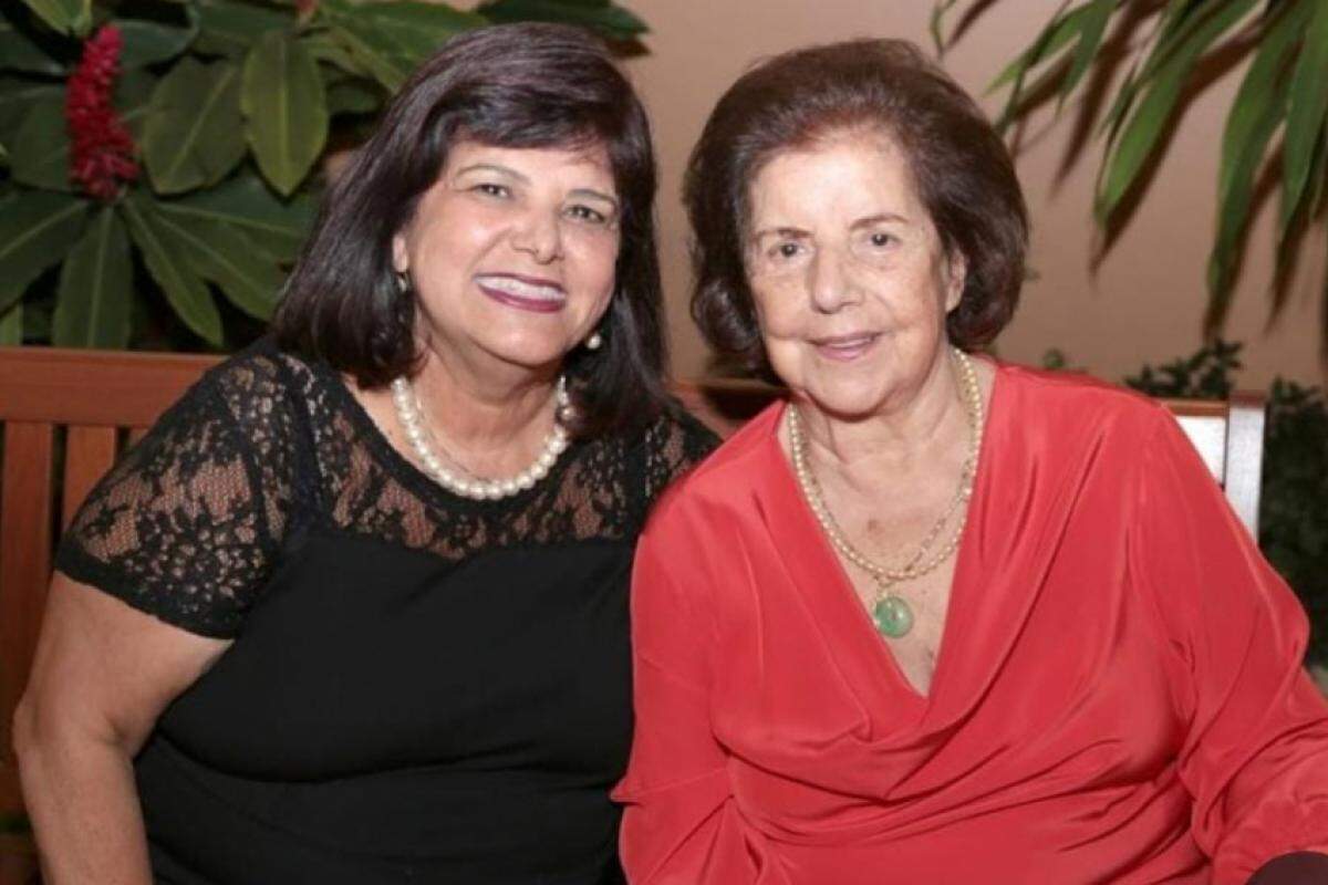Luizinha Helena junto com a tia Luiza (à direita): nome de honraria