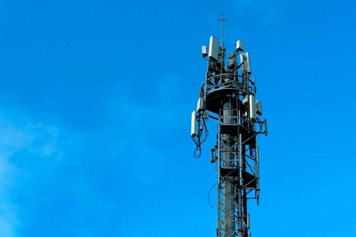 Antenas de 5G vêm sendo instaladas nos municípios paulistas para a mudança do sinal