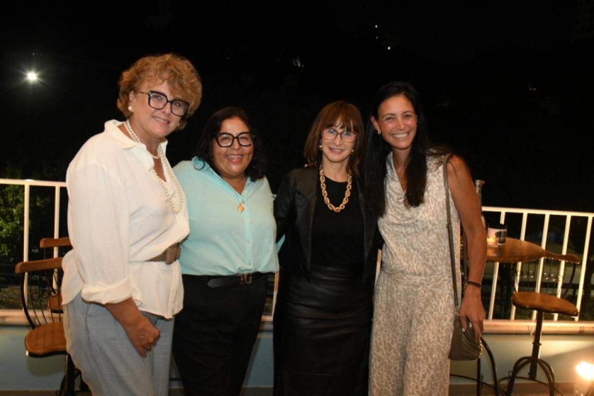 Telma dos Santos com Terezinha Quintanilha , Fabiola Molina e Carla Teisen