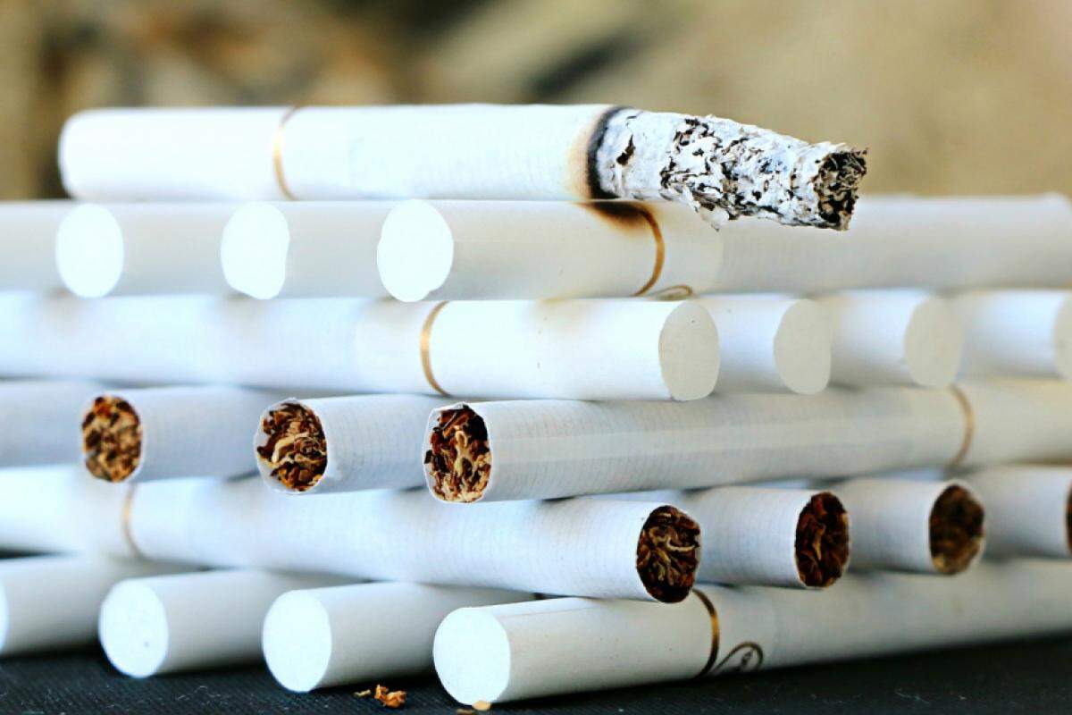 O Brasil já cobra alíquotas sobre cigarros, mas governo propõe alcance ampliado do IS para abarcar charutos, cigarrilhas e cigarros artesanais