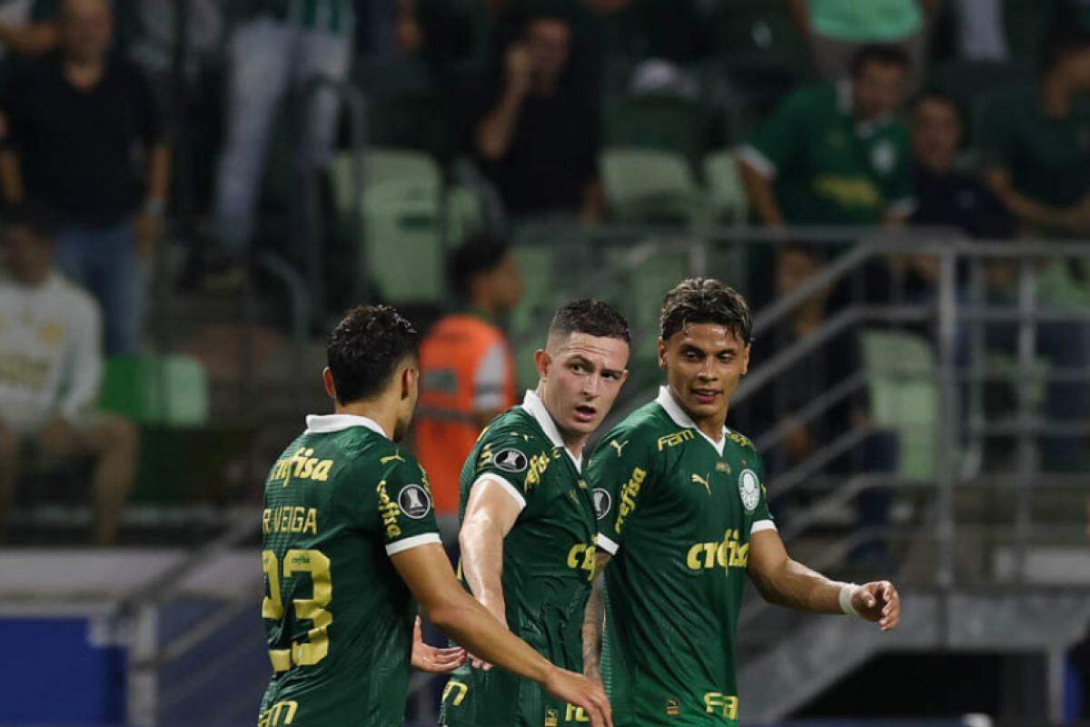 O jogador Anibal Moreno, da SE Palmeiras, comemora seu gol contra a equipe do Liverpool FC, durante partida válida pela fase de grupos da Copa Libertadores
