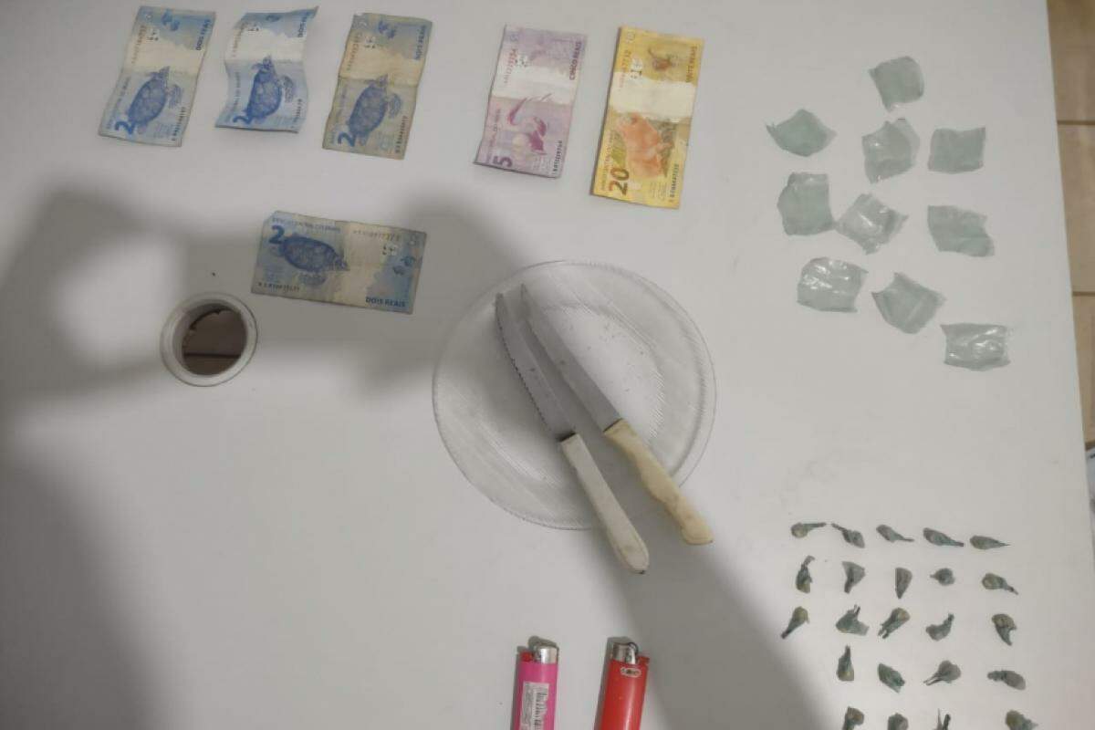 A porção e aparato para comércio ilegal de drogas foram apreendidos durante o trabalho da PM em bairro em Penápolis 