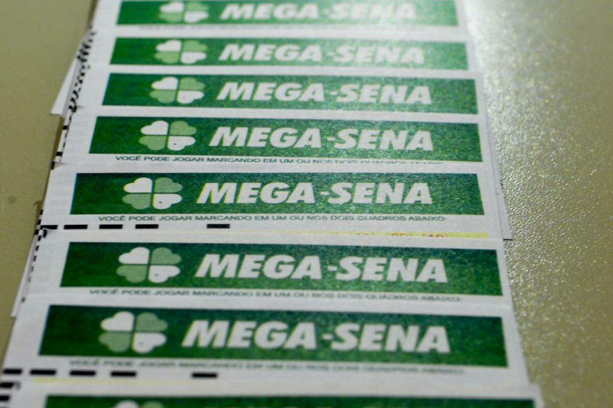 A aposta simples para a Mega-Sena custa R$ 5 