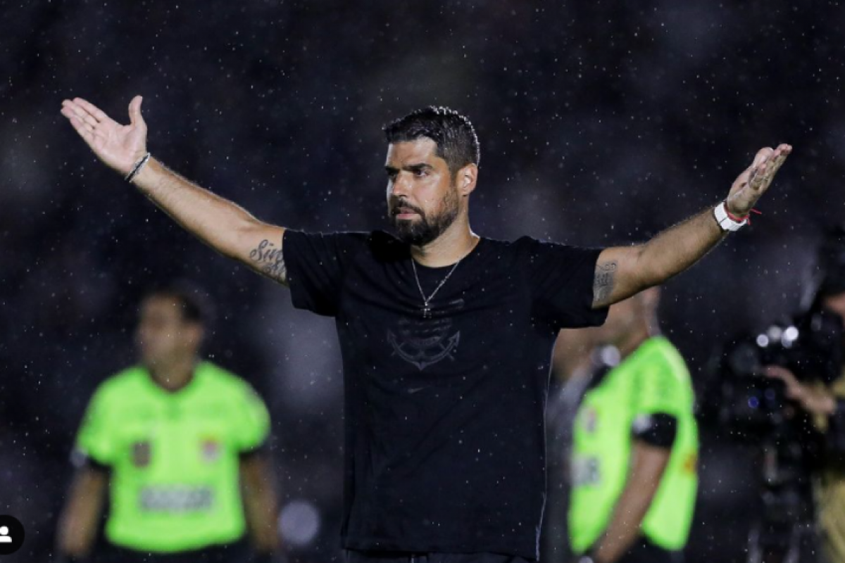 . Eliminado do Campeonato Paulista, o Corinthians teve tempo para treinar com António Oliveira e decepcionou no empate em 1 a 1 com o Racing no Uruguai