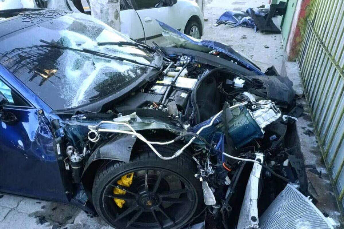 O Porsche de Fernando  Sastre de Andrade Filho bateu no carro do motorista de aplicativo Ornaldo da Silva Viana, 52, que morreu