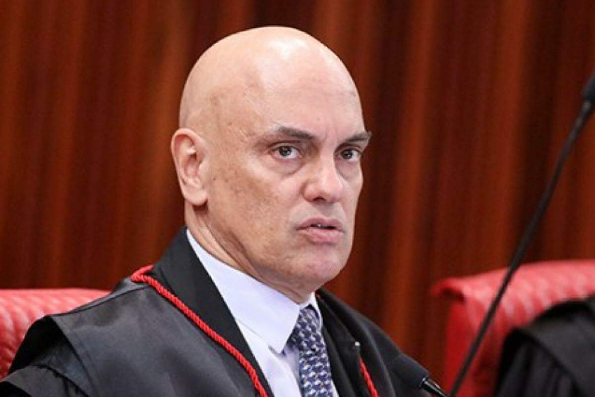 O ministro Alexandre de Moraes disse que a medida se justifica pela 'dolosa instrumentalização criminosa' da rede X
