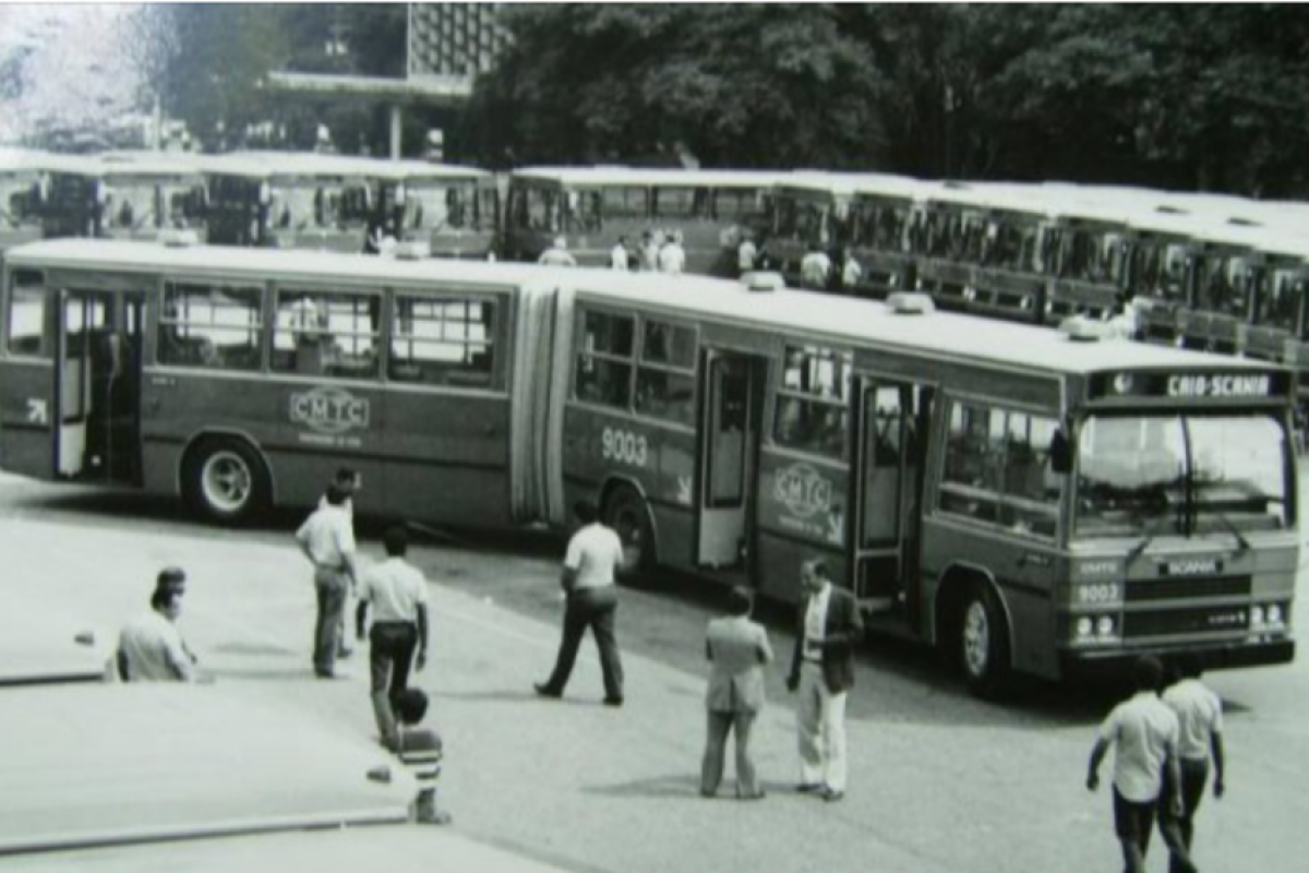 Em 1992, a operação de ônibus havia sido municipalizada pela então prefeita Luiza Erundina (no PT à época) para modernizar a frota e o serviço.