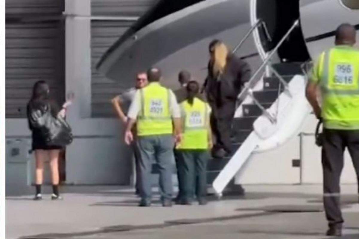  Madonna desembarcou na manhã desta segunda, no aeroporto do Galeão, no Rio de Janeiro