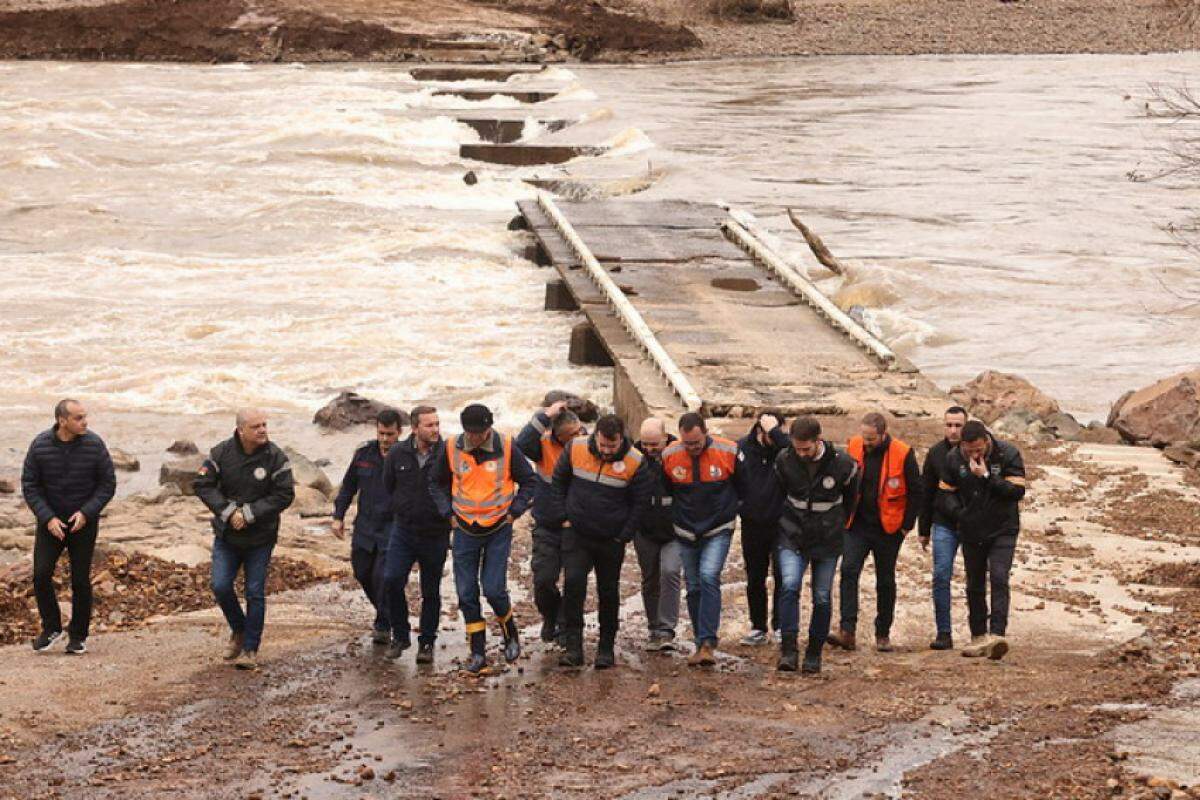 O lago Guaíba atingiu o nível de 5,33 m no último dia 2, superando o recorde histórico de 4,76 m da enchente de 1941. 