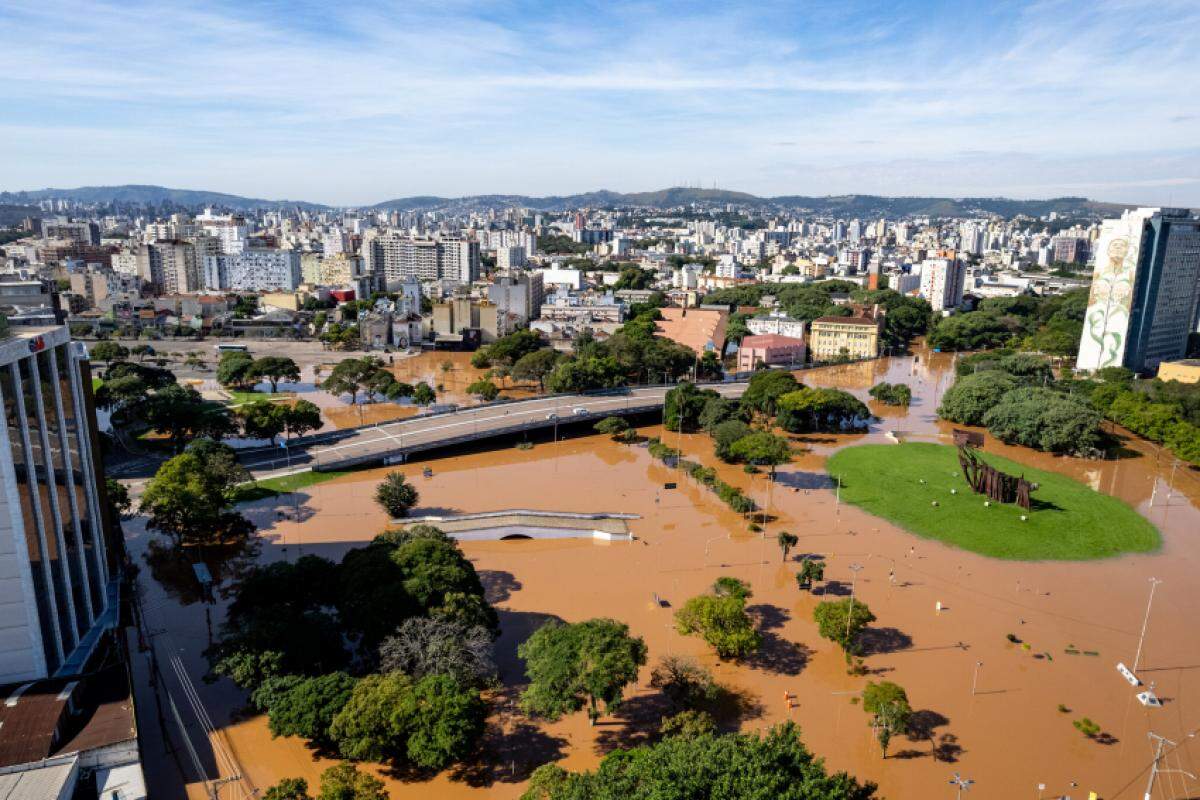 A cheia que inunda Porto Alegre ainda levará dias para retornar a patamares seguros