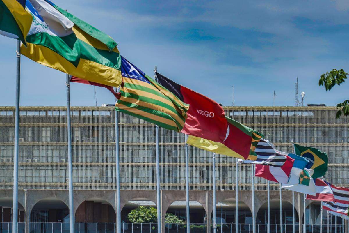 Economia global está crescendo mais rápido do que o esperado;  ao fundo o Palácio do Itamaraty, na Esplanada dos Ministérios em Brasília