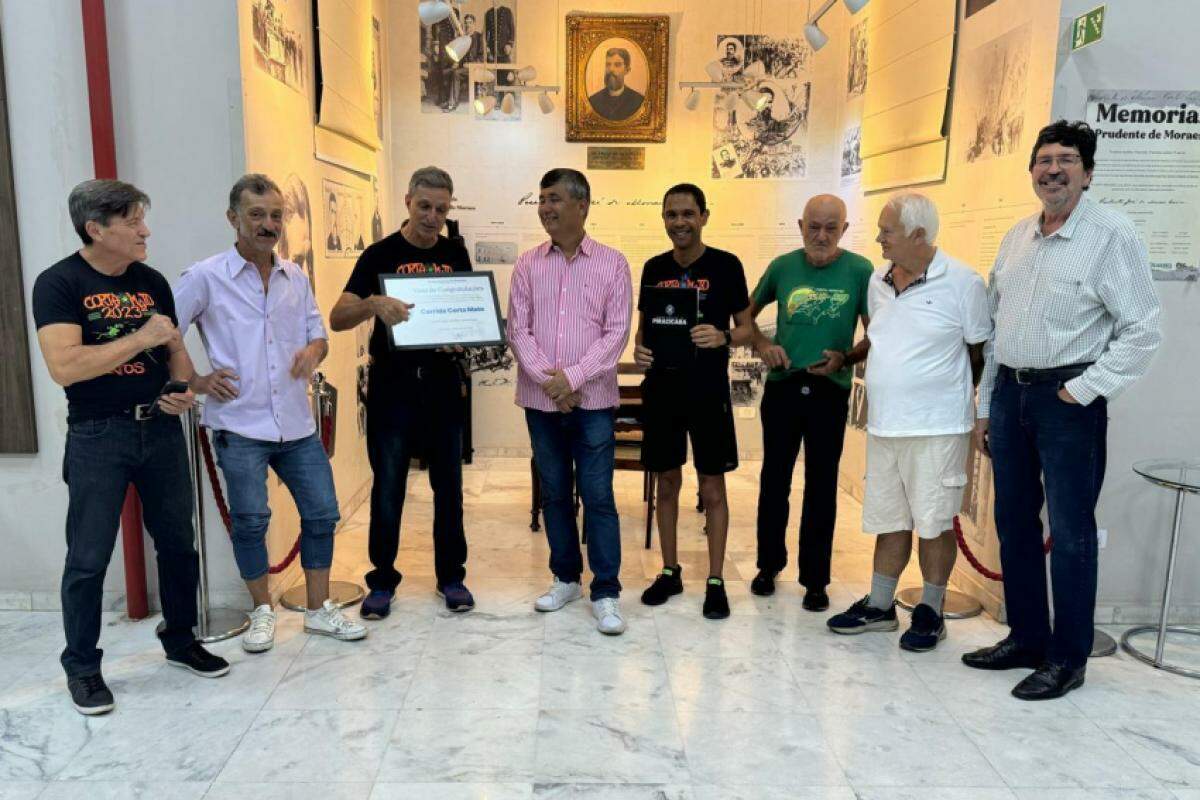 Adelino Augusto Duarte com demais membros da Corta Mato: merecido