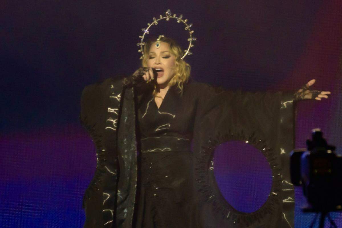 Madonna reuniu 1,6 milhão de pessoas em show nas areias da praia de Copacabana, no Rio