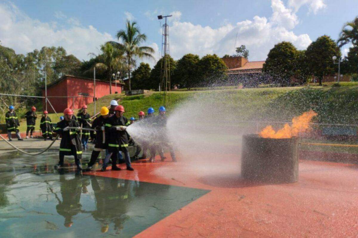 O treinamento de brigadistas é obrigatório em muitos casos, mas a procura é mais ampla do que a obrigatória