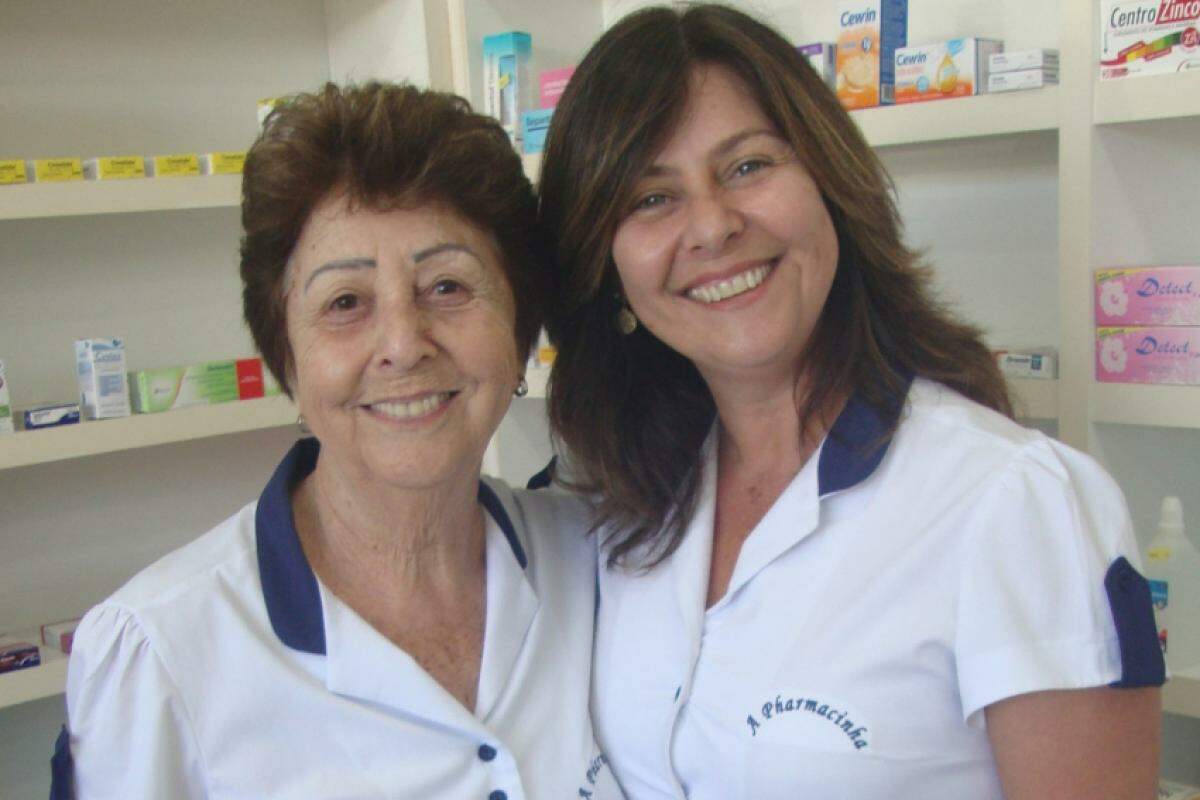 Do meu coração, de minha estima e admiração/gratidão: Valdira Silva Museti e a farmacêutica (da famosa A Pharmacinha/av. Brasil) Silvana Silva Museti Duzi