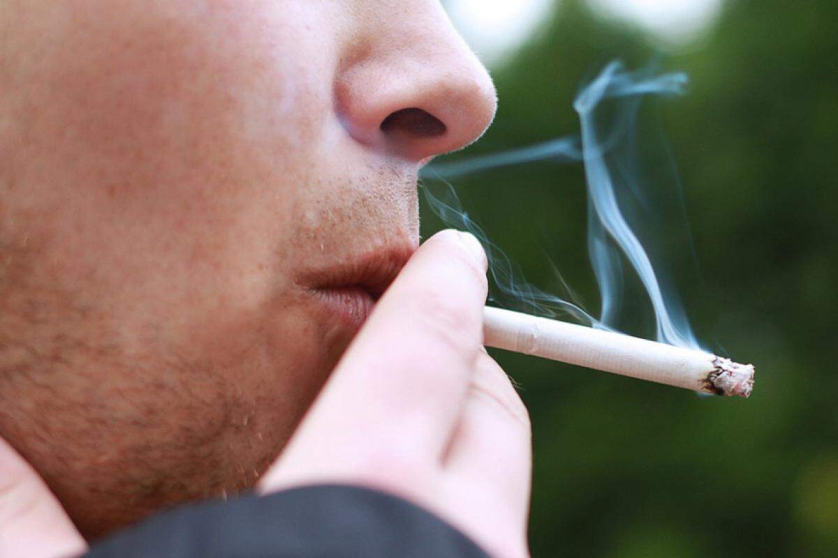 A maior parte dos pacientes com câncer de pulmão é fumante ou ex-fumante, o que representa 86% dos casos masculinos e 72% dos femininos