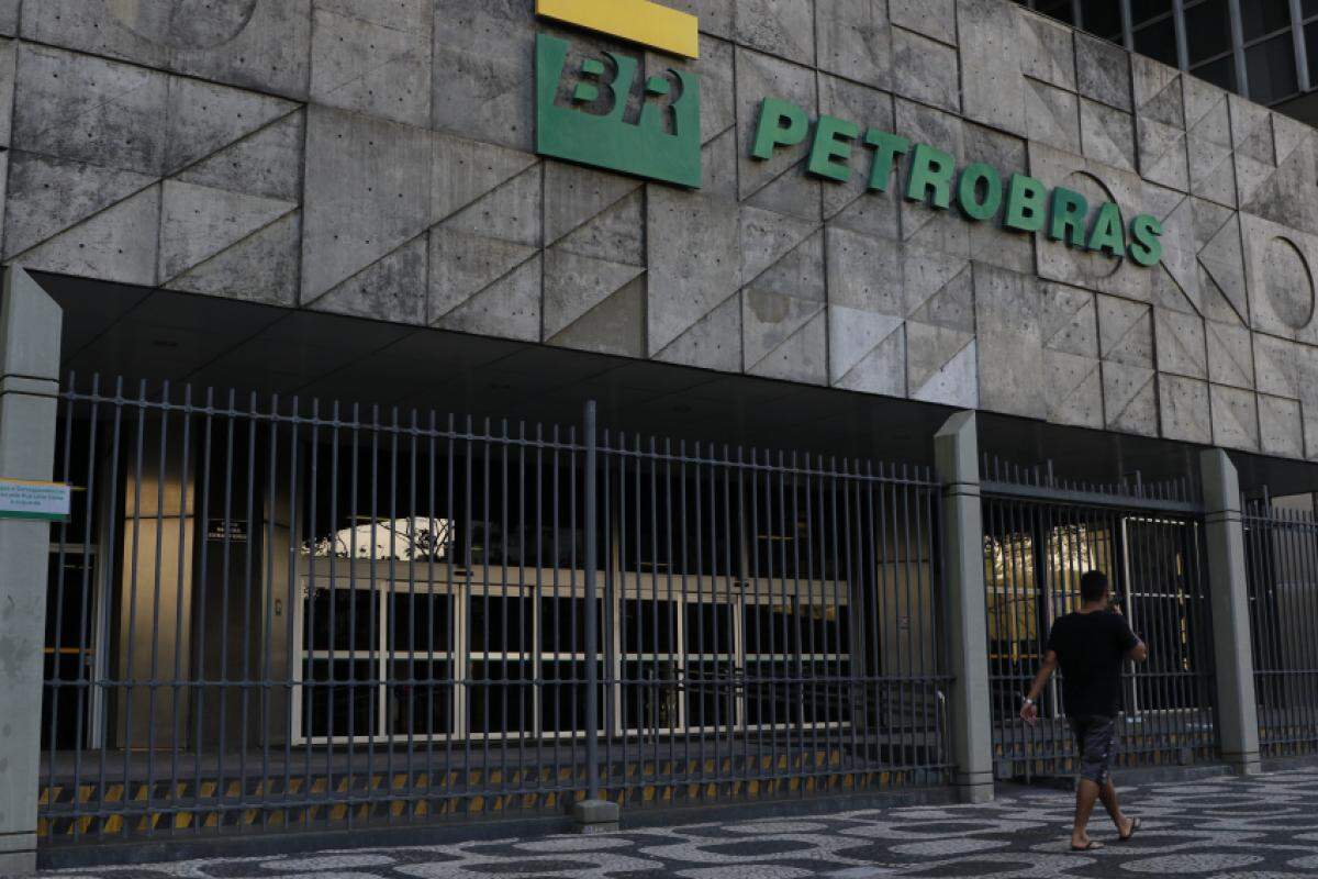 Por volta das 8h40, os papéis da Petrobrás desabavam 8,39%, com analistas interpretando a saída de Jean Paul Prates como um sinal ruim para o mercado 