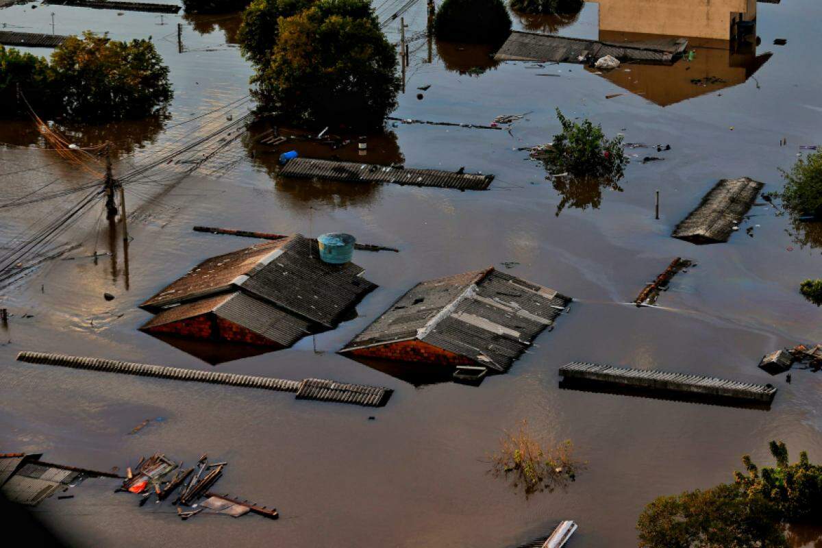 A Defesa Civil informou que subiu para 90 o número de mortos vítimas das enchentes no Rio Grande do Sul