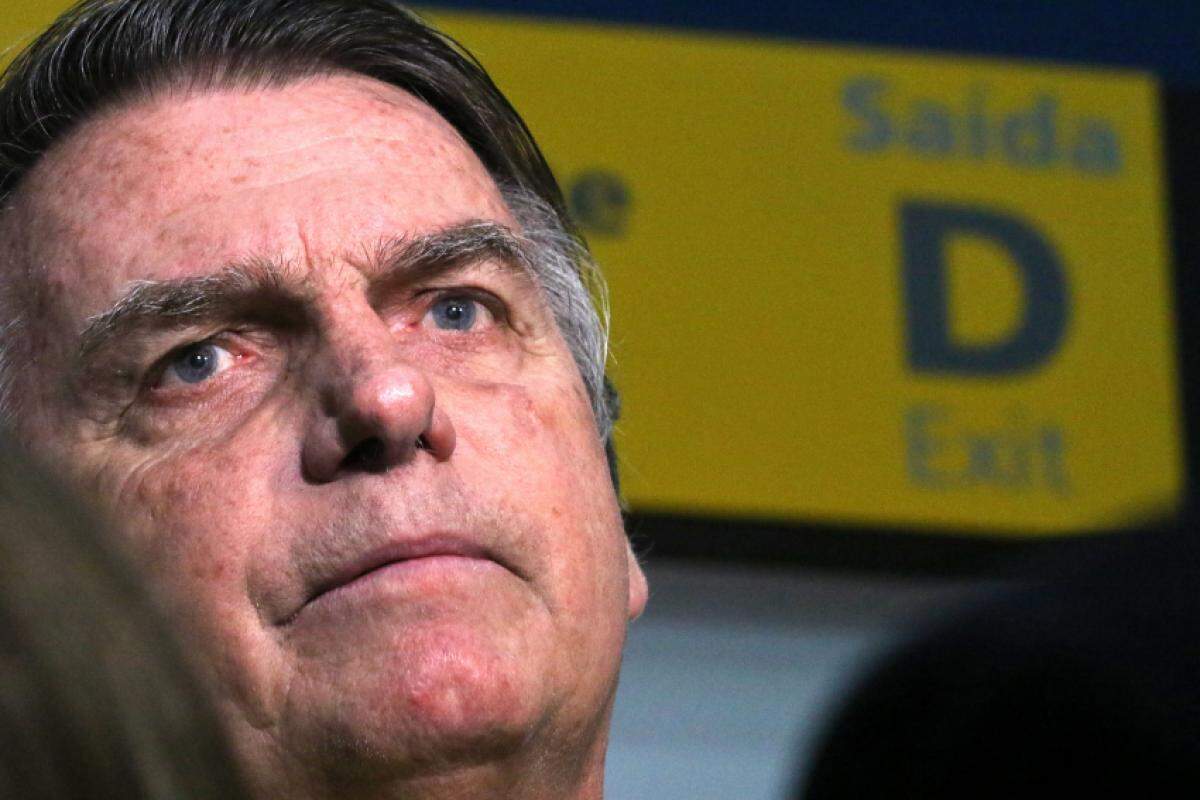 No final de 2022, após as eleições, Bolsonaro também teve a infecção na perna
