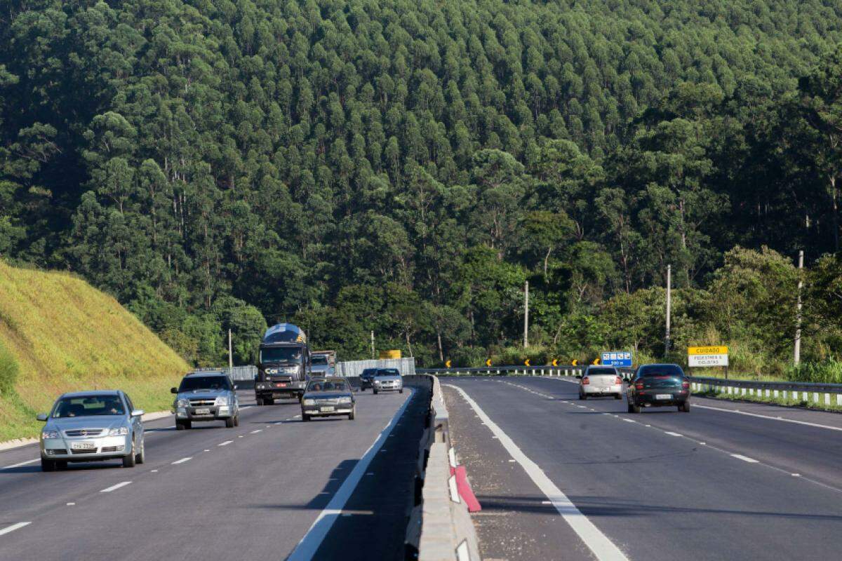 Ao comparar a população e a frota de veículos no Brasil, o relatório mostra que a taxa de motorização nos últimos 10 anos cresceu 37% no país