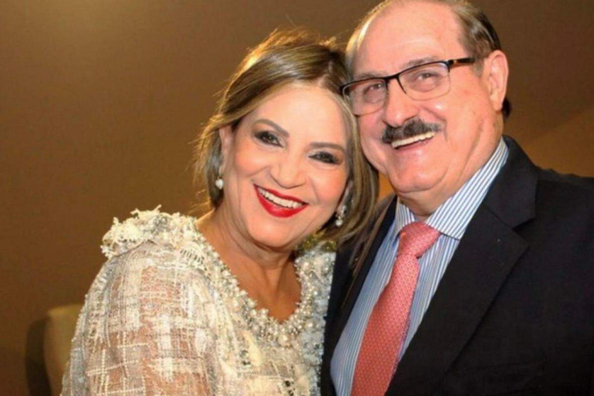 O empresário Antônio Aparecido Galli, na foto com a esposa, Regina Bezerra Galli, recebe o título honroso de Cidadão Francano