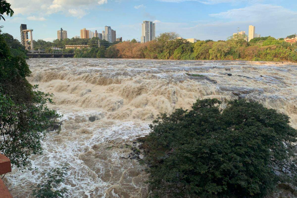 Rio Piracicaba na tarde desta segunda-feira (27)