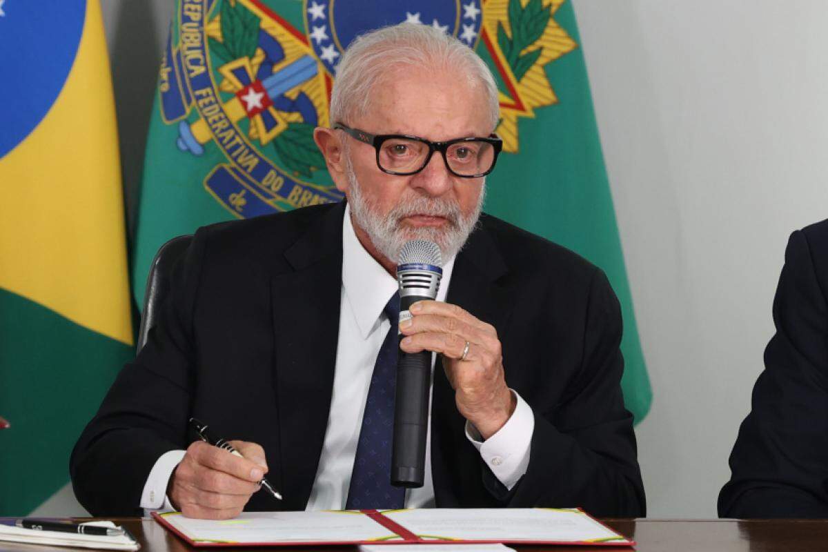 Lula durante assinatura de mensagem de pedido de decreto legislativo para o reconhecimento, pelo Congresso, da calamidade pública local no Rio Grande do Sul