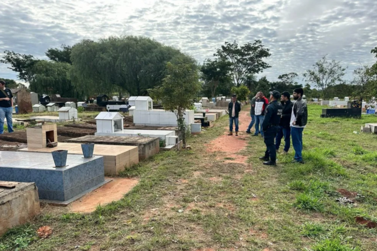  Três túmulos foram danificados, incluindo os de dois bebês e da adolescente enterrada há 15 dias. 