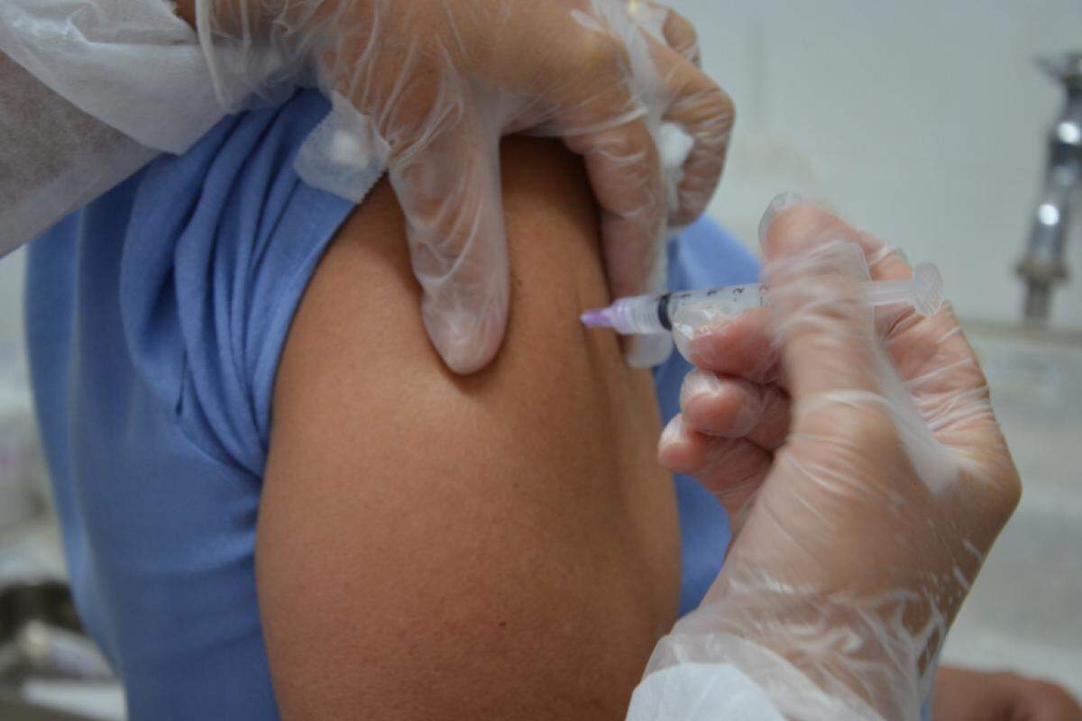 Vacinação contra a covid passa a ser anual para grupos prioritários