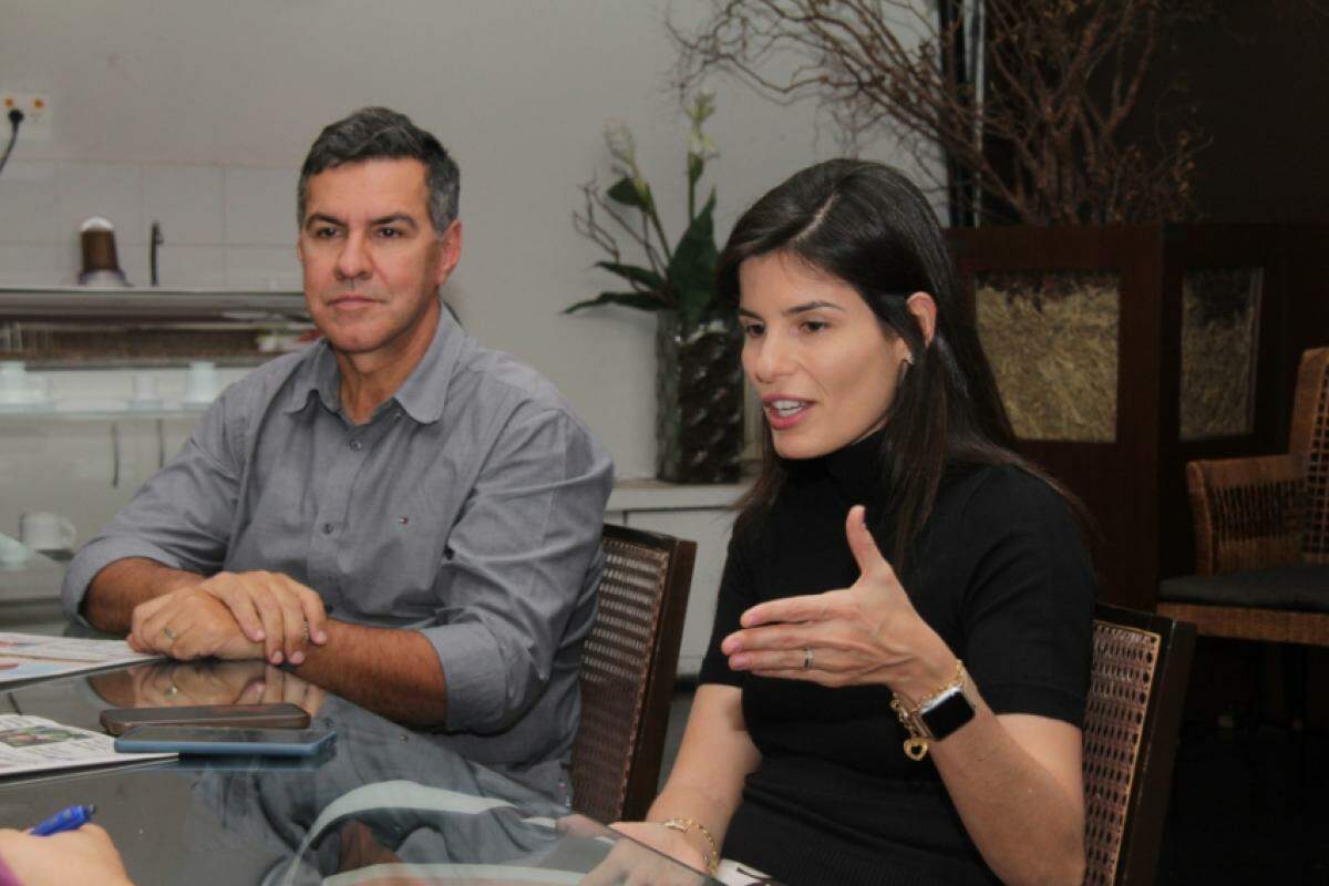 Deputado federal Capitão Augusto e a deputadaestadual Dani Alonso, no Café com Política do JC