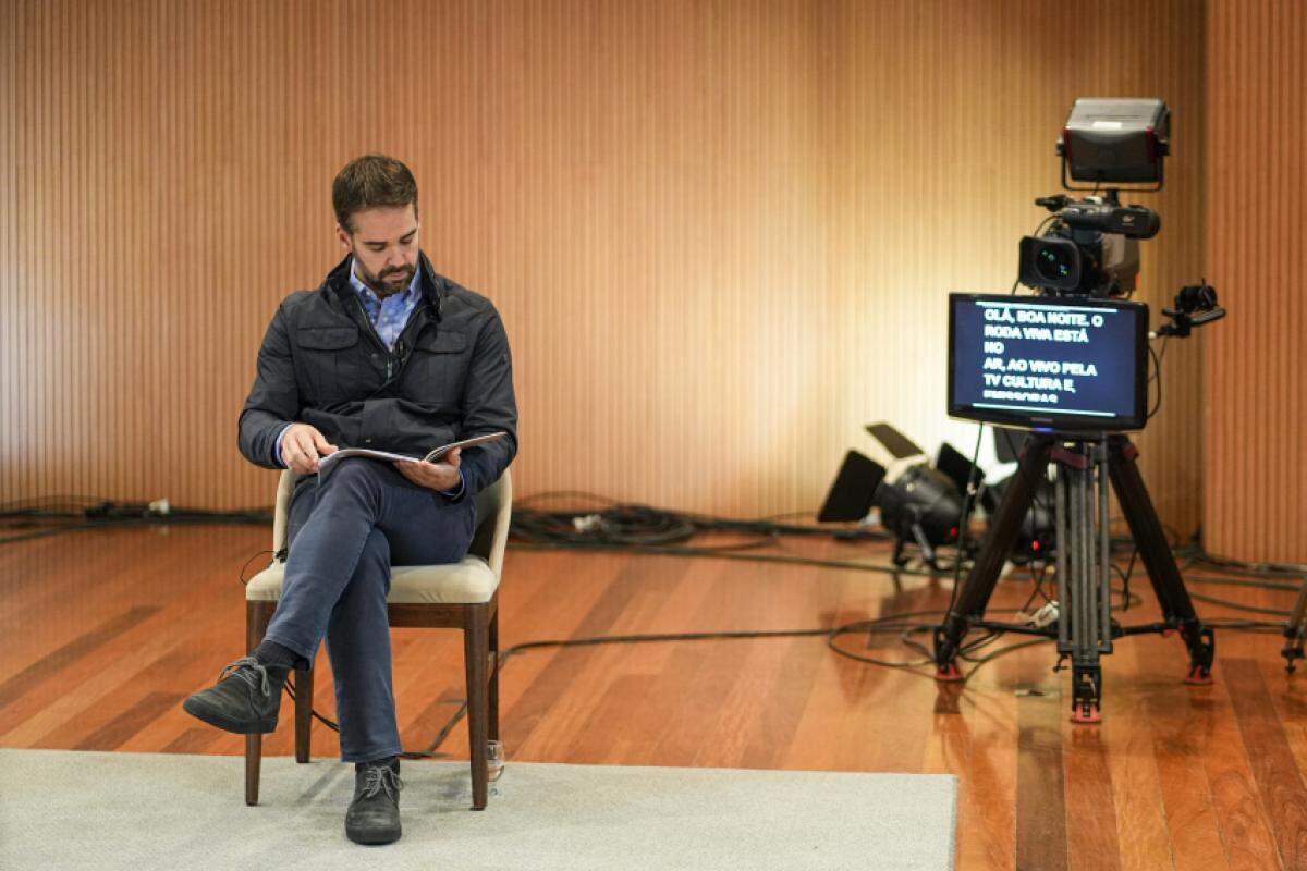 Eduardo Leite (PSDB), durante entrevista na noite desta segunda-feira (20) ao programa 'Roda Viva', da TV Cultura