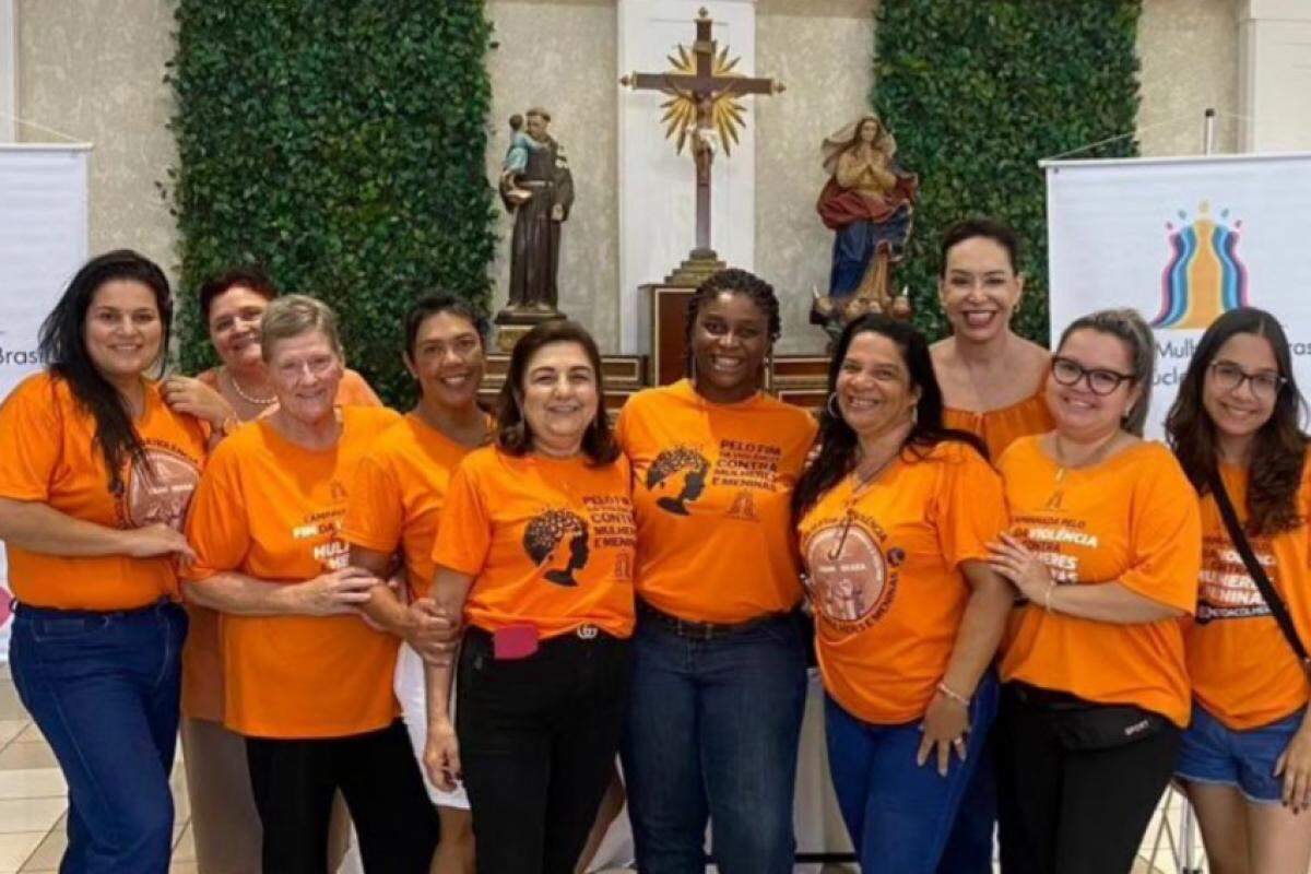 Parte das representes ativas e voluntárias do Grupo Mulheres do Brasil durante o bem-sucedido Bazar do Cram
