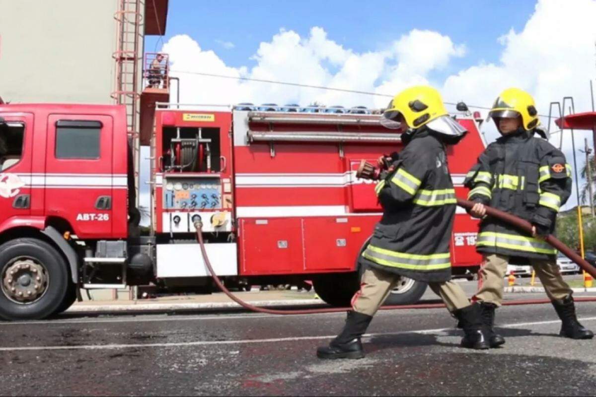 Incêndio em lanchonete em Lorena mobiliza Corpo de Bombeiros