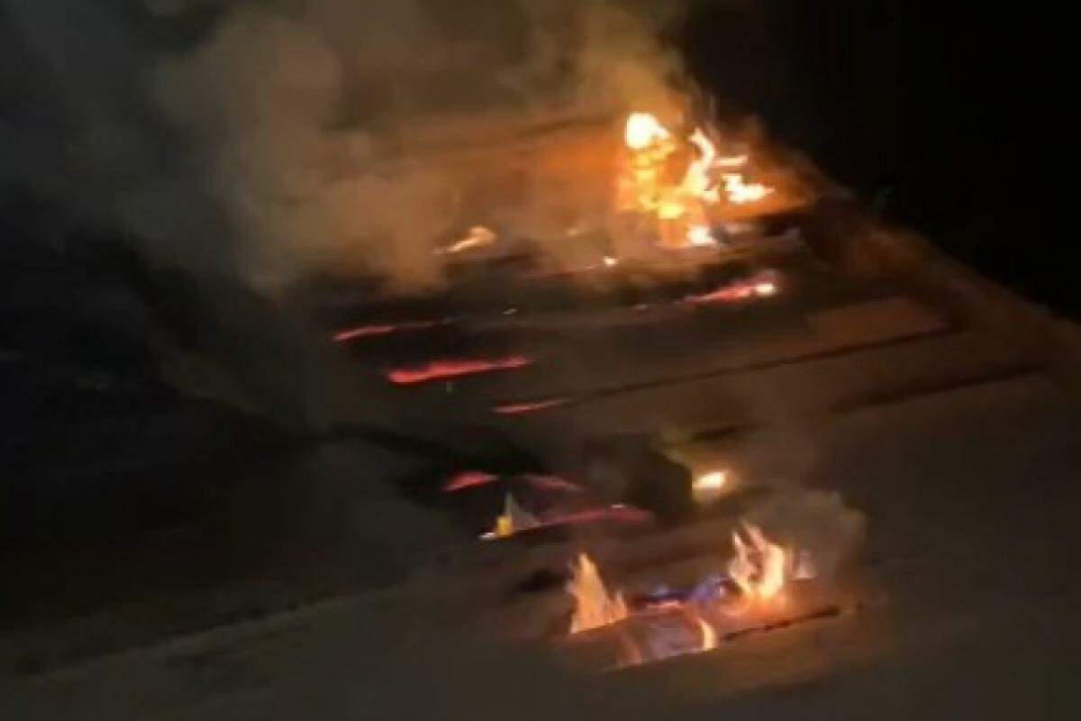 Ponte pegou fogo durante a madrugada desta quinta-feira