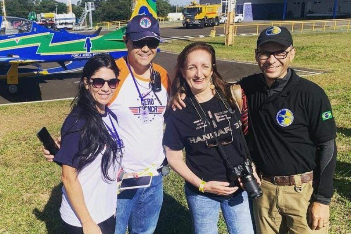 Igor Reis (de preto, à direita) em Franca, com Túlio Santos (de boné azul) e amigas